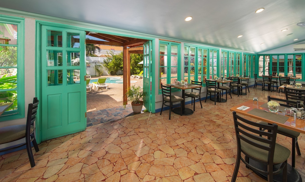 Tobys Resort 12/33