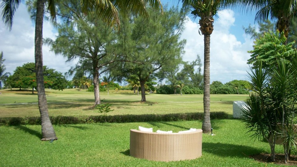 Laguna Suites Golf & Spa 45/50