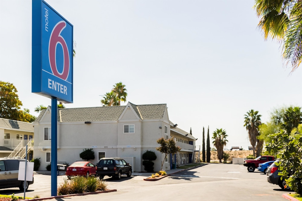 Motel6 Bakersfield, CA - East 30/39