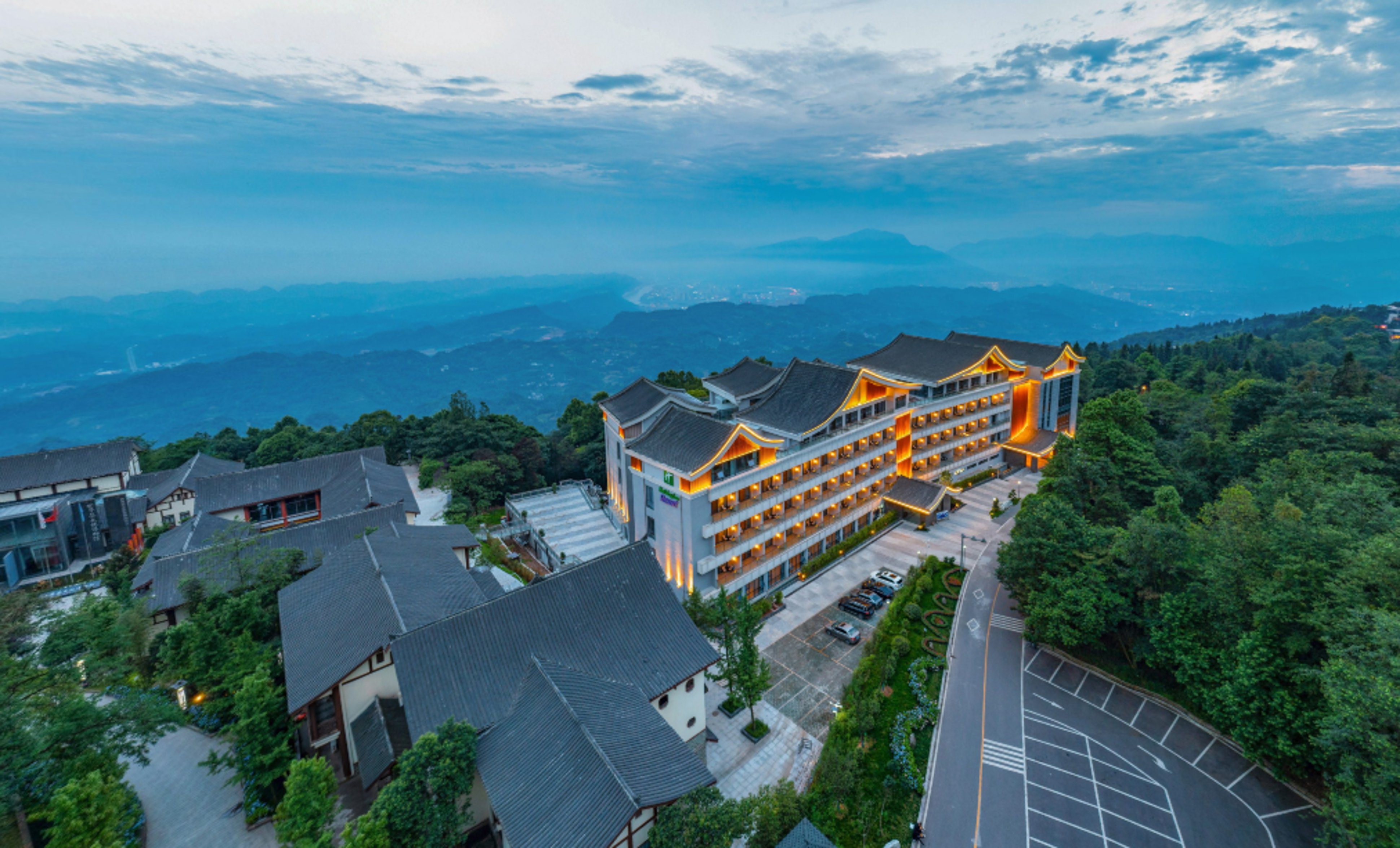 Holiday Inn Resort Mengding Mountain 8/71