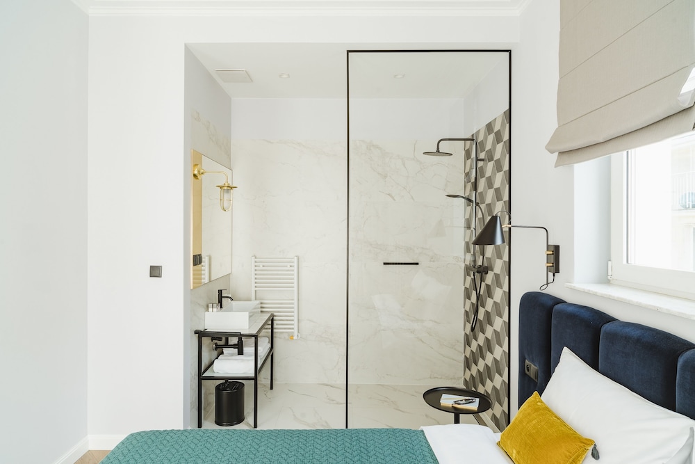 No 4 Residence 50/50