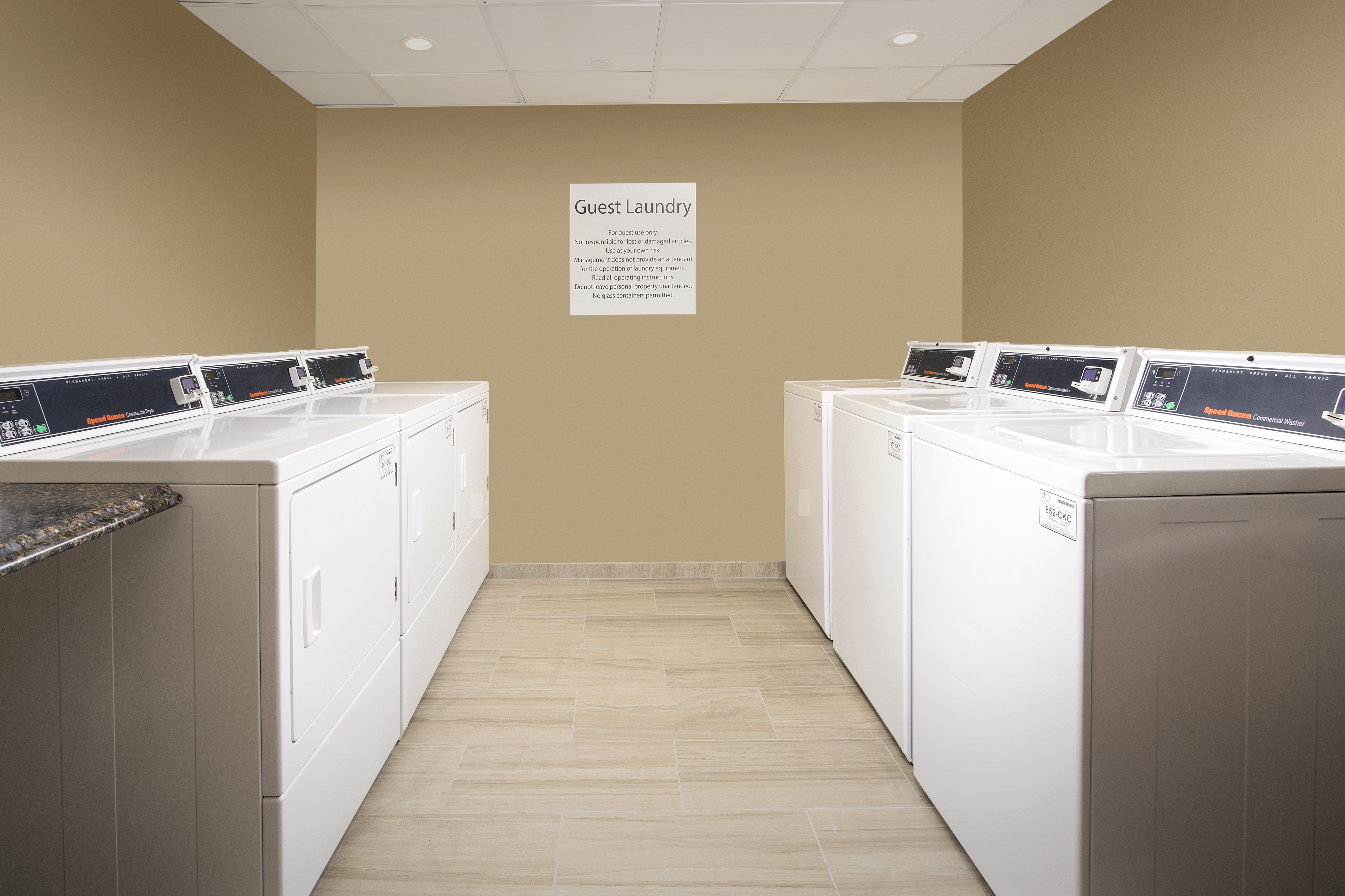 Holiday Inn Express Suites College Park University Area 13/15
