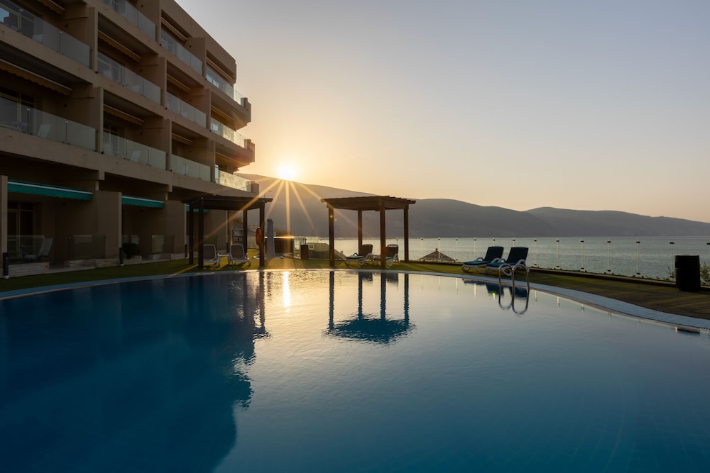 Azimut Hotel Khasab 4/42