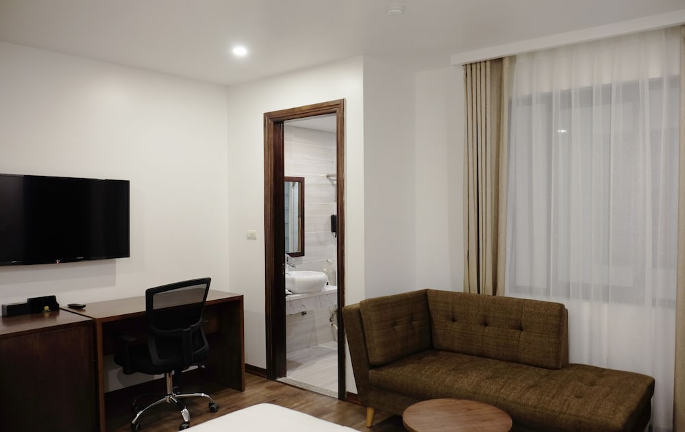 Inearth Hotel Hanoi (Ex. Poonsa Hanoi Hotel) 61/66