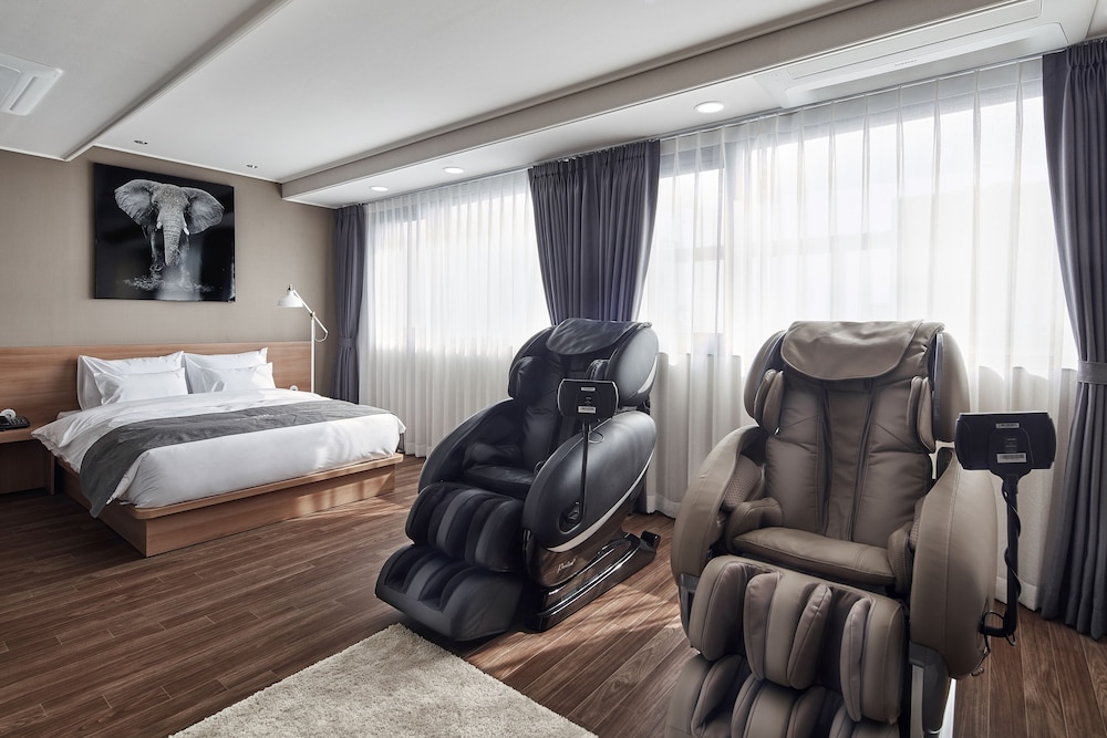 Western Bay Marina Hotel 15/46
