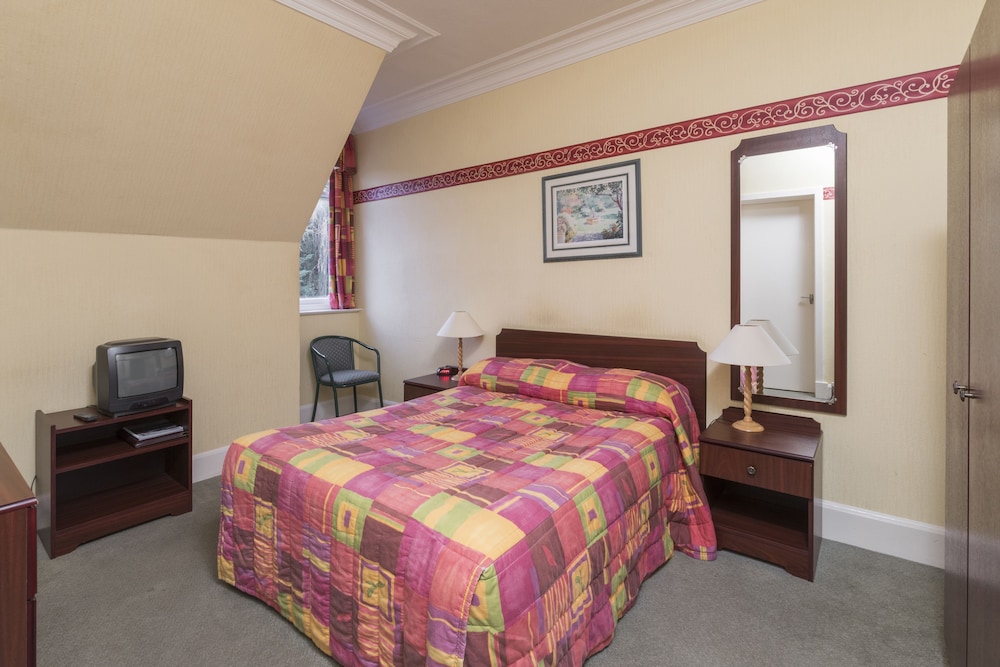 Highland Hotel 25/50