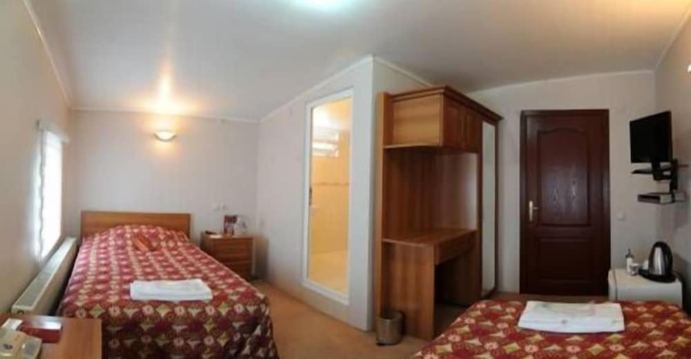 Grand Desi Hotel 49/50