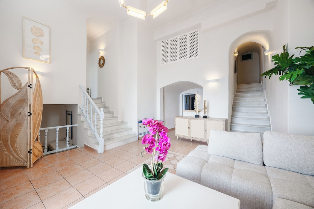 Kastro Suites 7/78