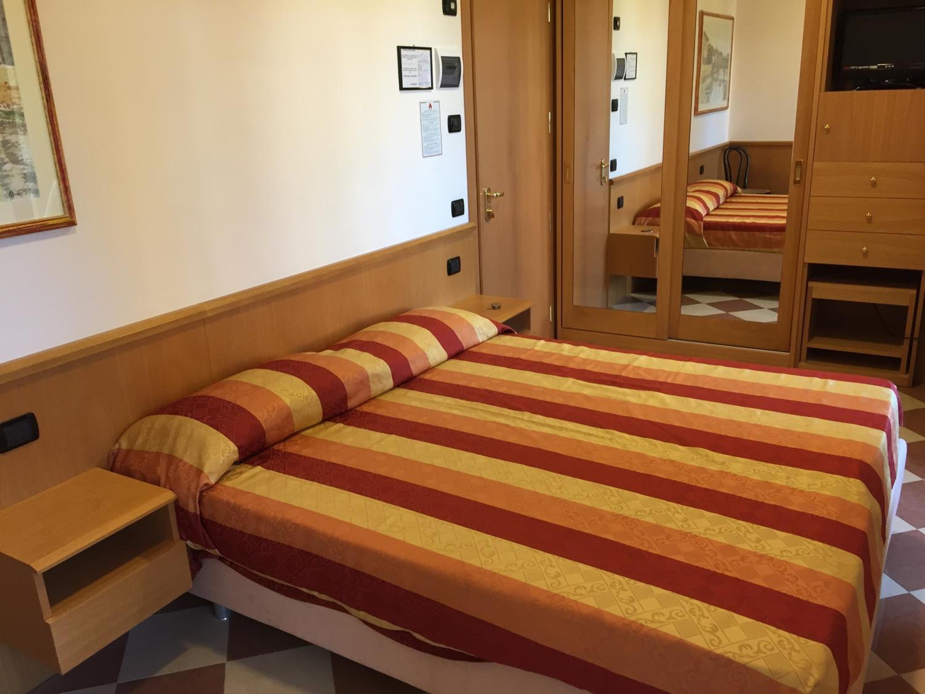 Hotel Fiorella 32/50