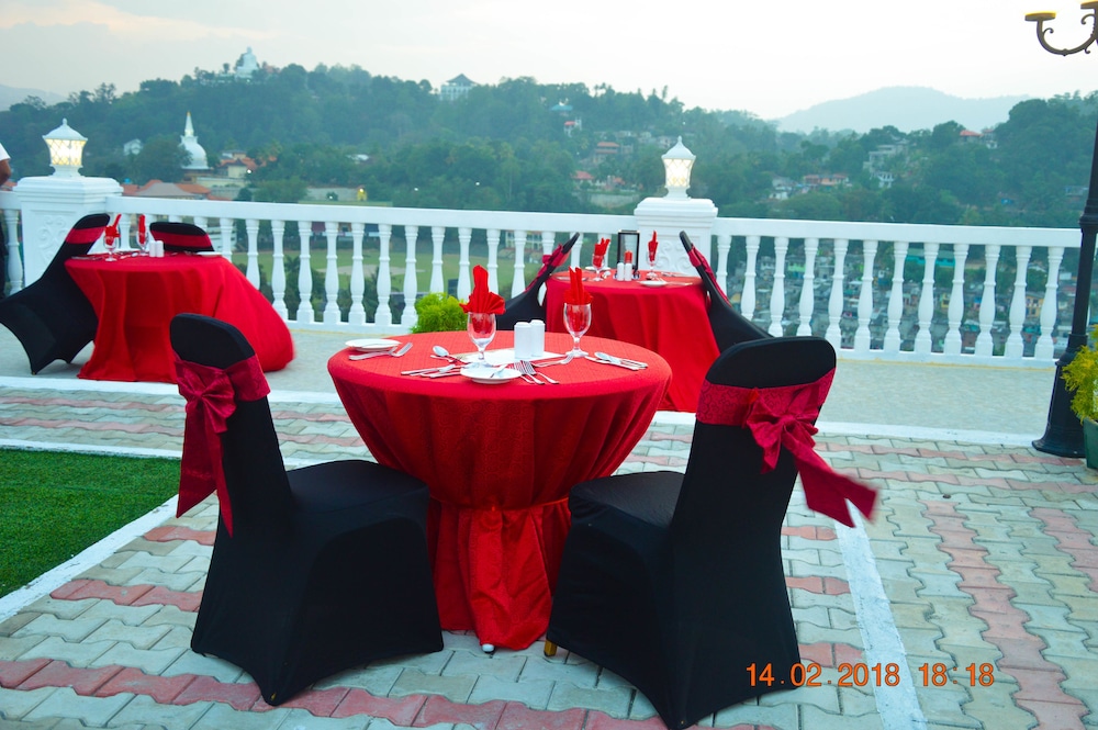 The Grand Kandyan Hotel 65/70