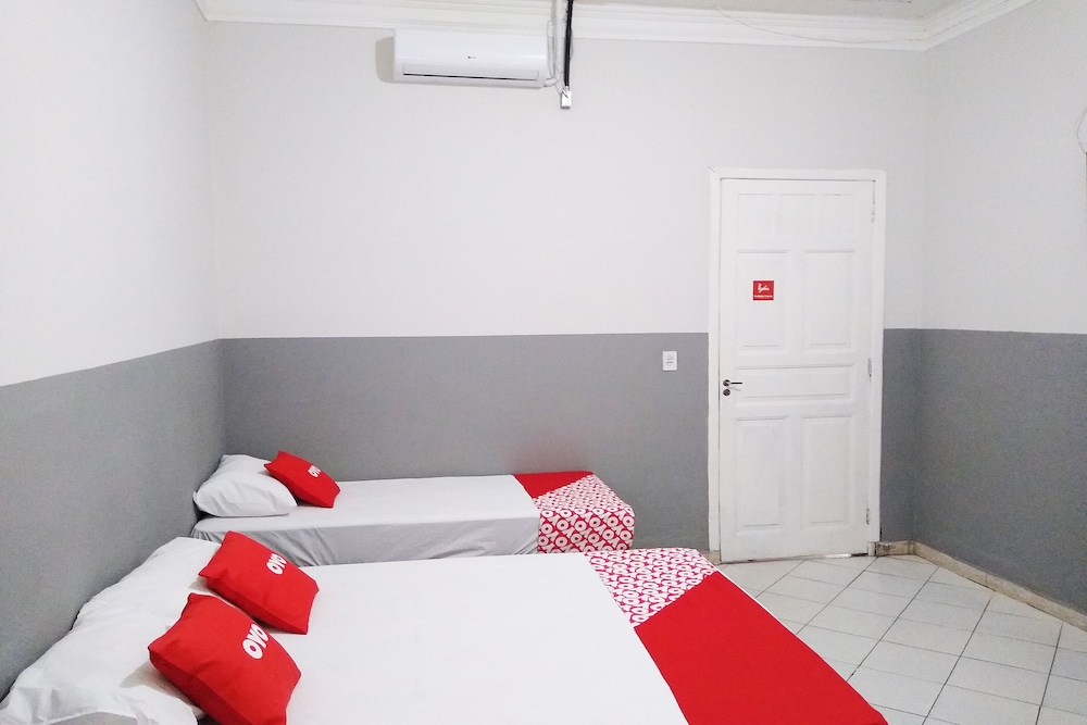 ROOM, TRIPLE, 1 DOUBLE AND 1 SINGLE BED