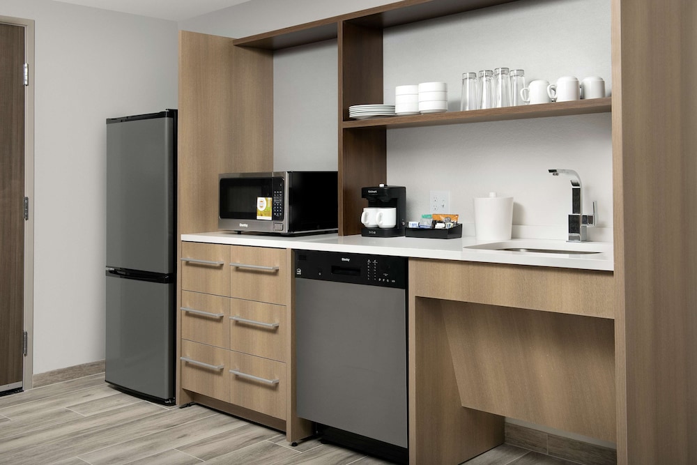 Home2 Suites by Hilton Fort Myers Airport 7/42