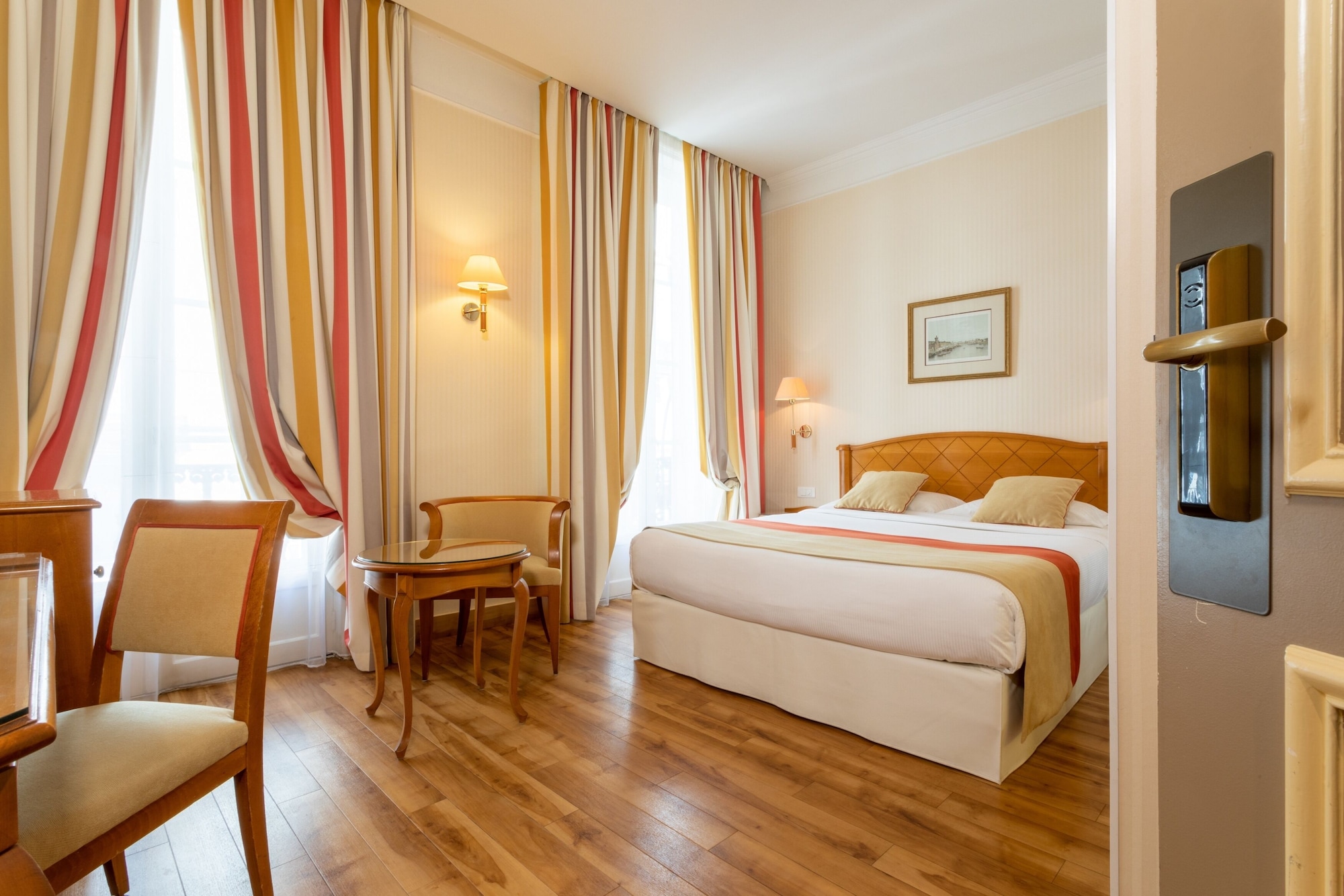 DELUXE, DOUBLE BED