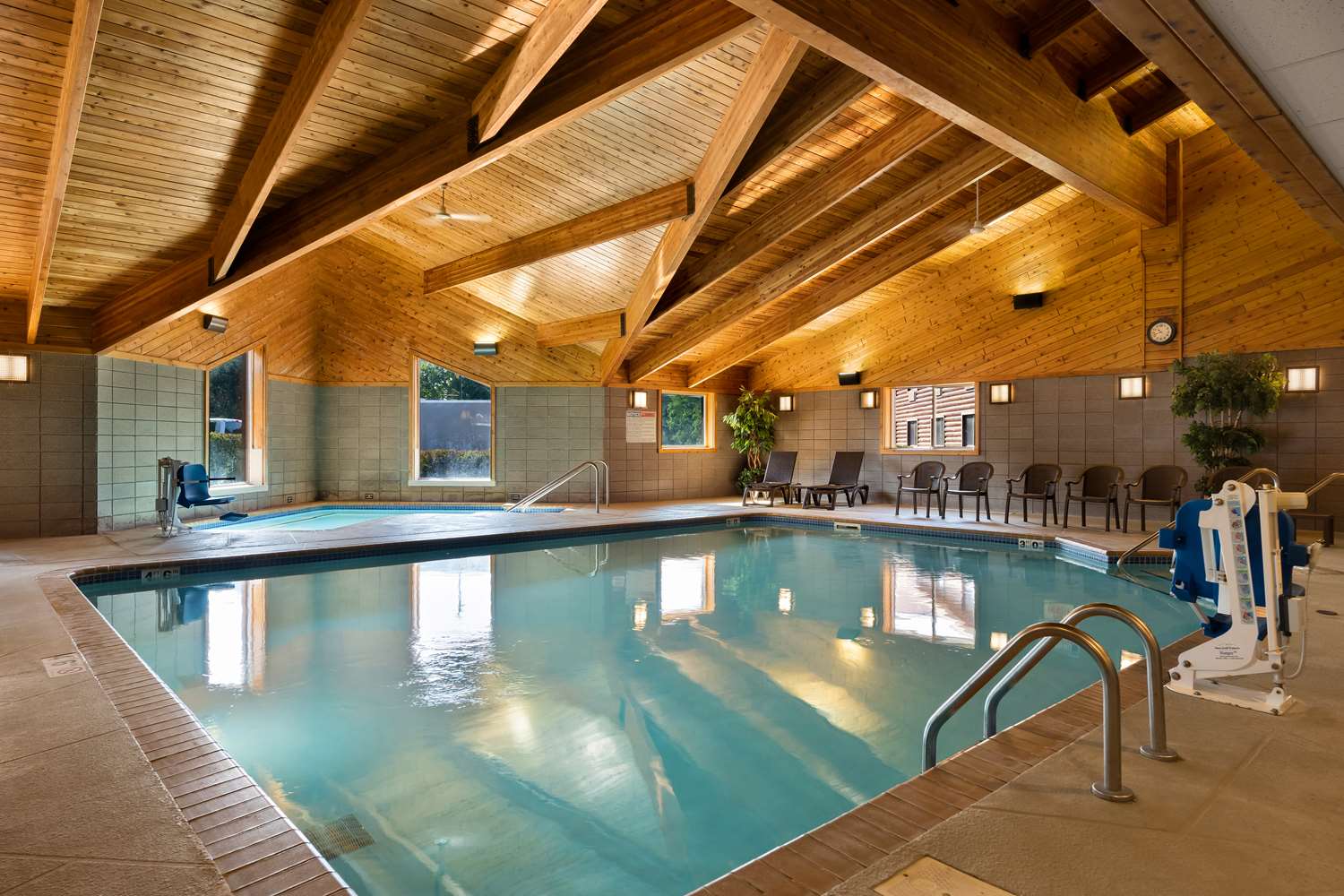 Best Western Northwoods Lodge 23/39