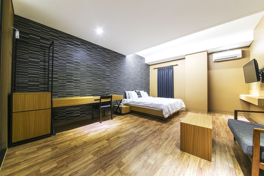 Central Plaza Hotel 19/50