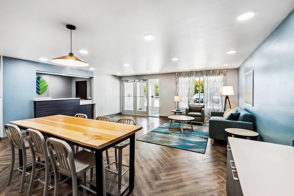 WoodSpring Suites Sumter near Shaw AFB 39/60