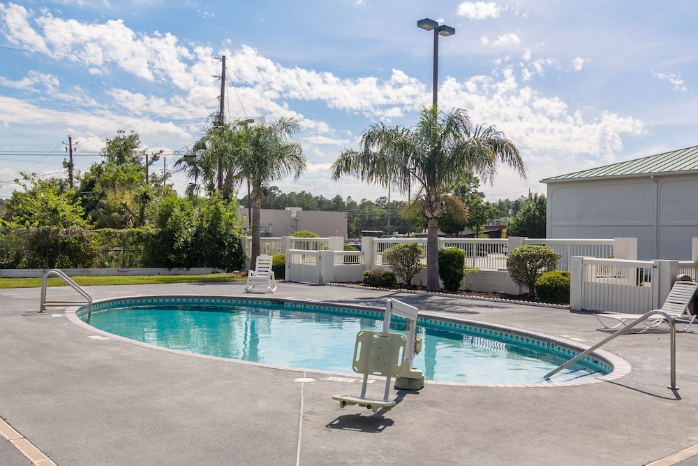 Motel6 Waycross, GA in WAYCROSS - GA