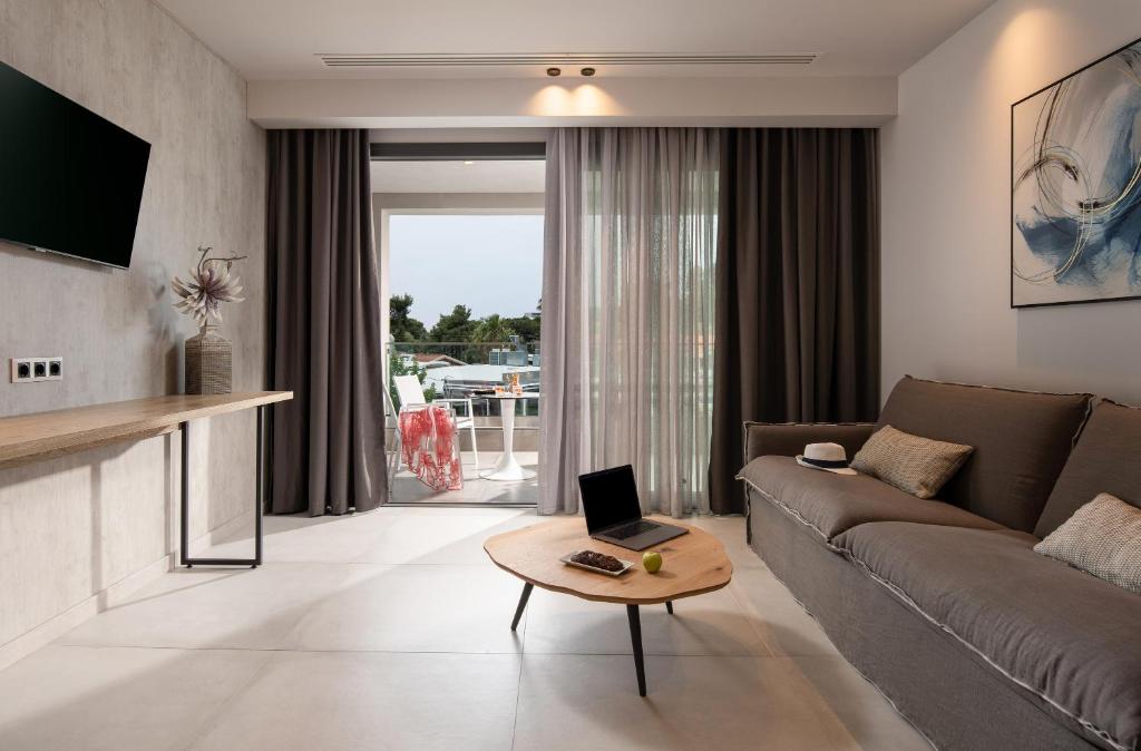 Lagomandra Beach Hotel and Suites 51/71