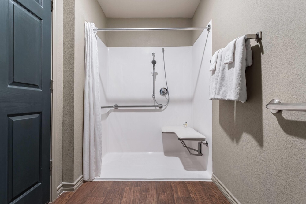 Eagles Den Suites Big Spring a Travelodge by Wyndham 32/34