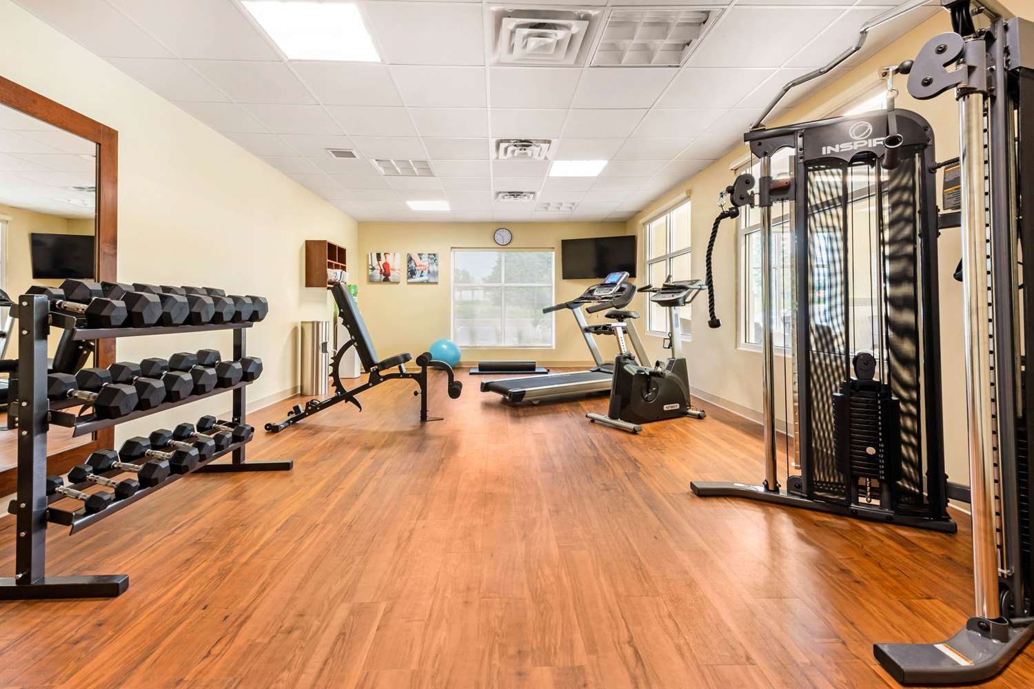 Comfort Inn & Suites Bowmanville 5/12