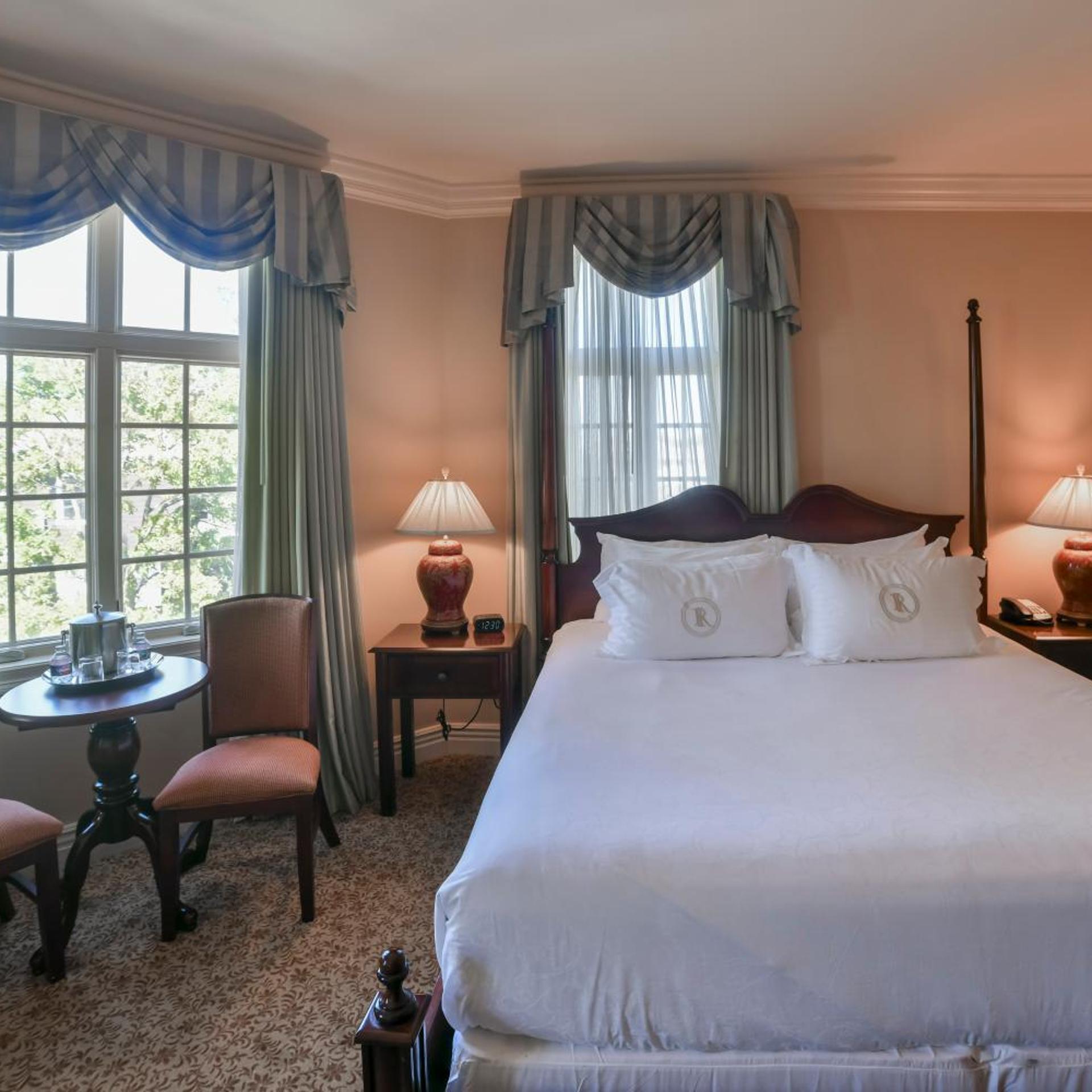 SUPERIOR, KING BED