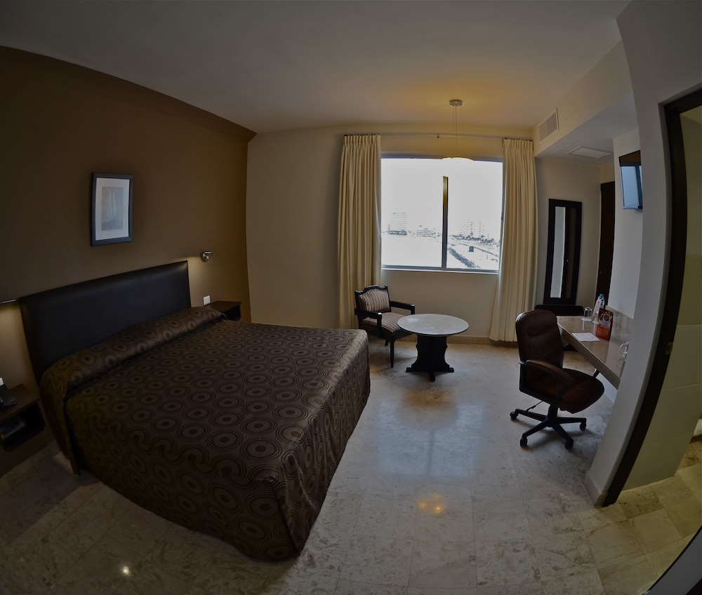 Mar y Tierra Hotel 36/48