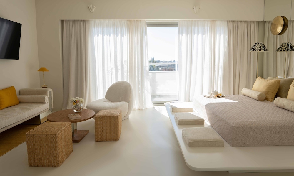 EXECUTIVE, STUDIO, SUITE, KING BED