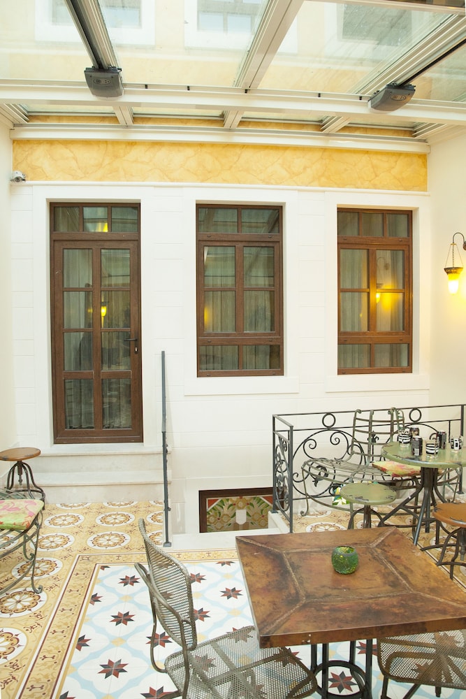 Villa Pera Suite Hotel 5/81
