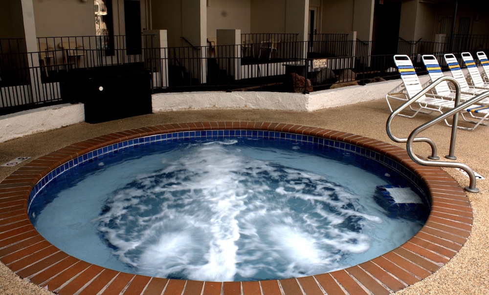 Adventureland Inn in Altoona - IA