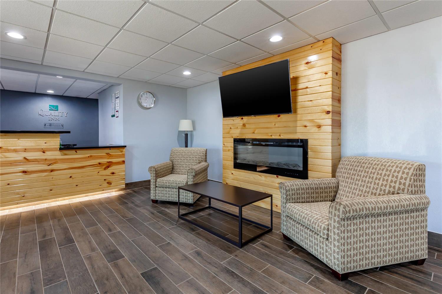 Quality Inn New London, WI 22/27