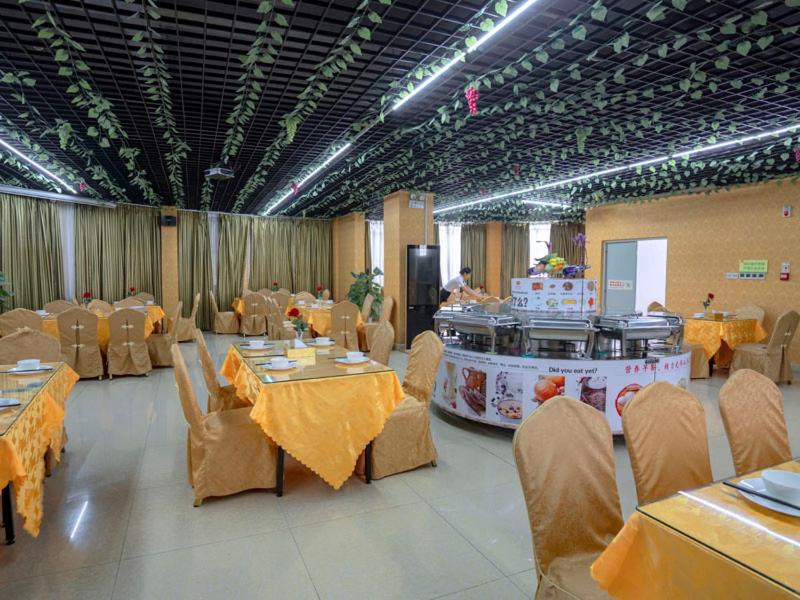 Vienna Hotel (Huizhou Zhongkai Chenjiang Avenue) 23/25
