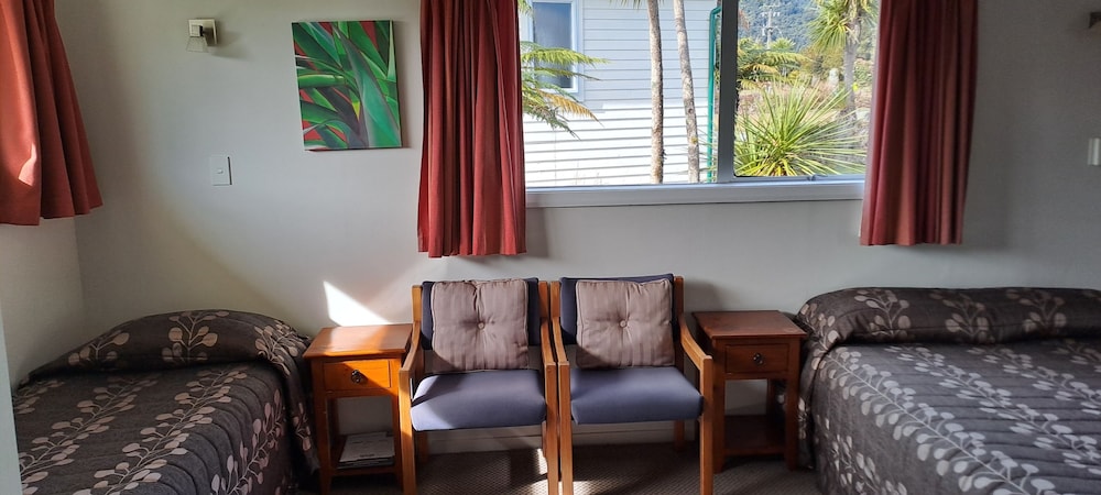 Glacier View Motel 41/68