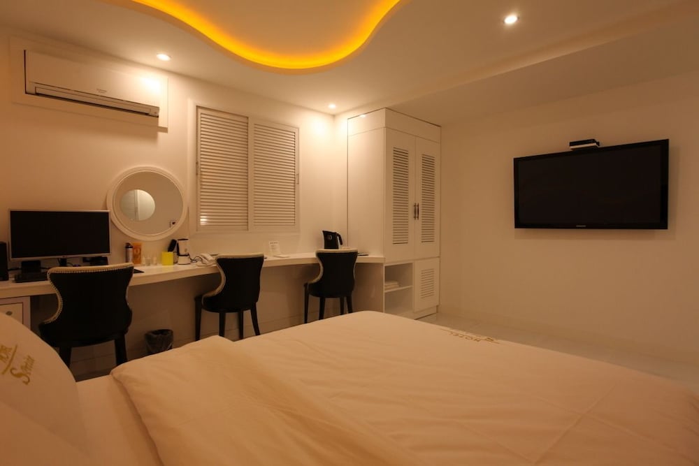 S-Petite Hotel 8/30