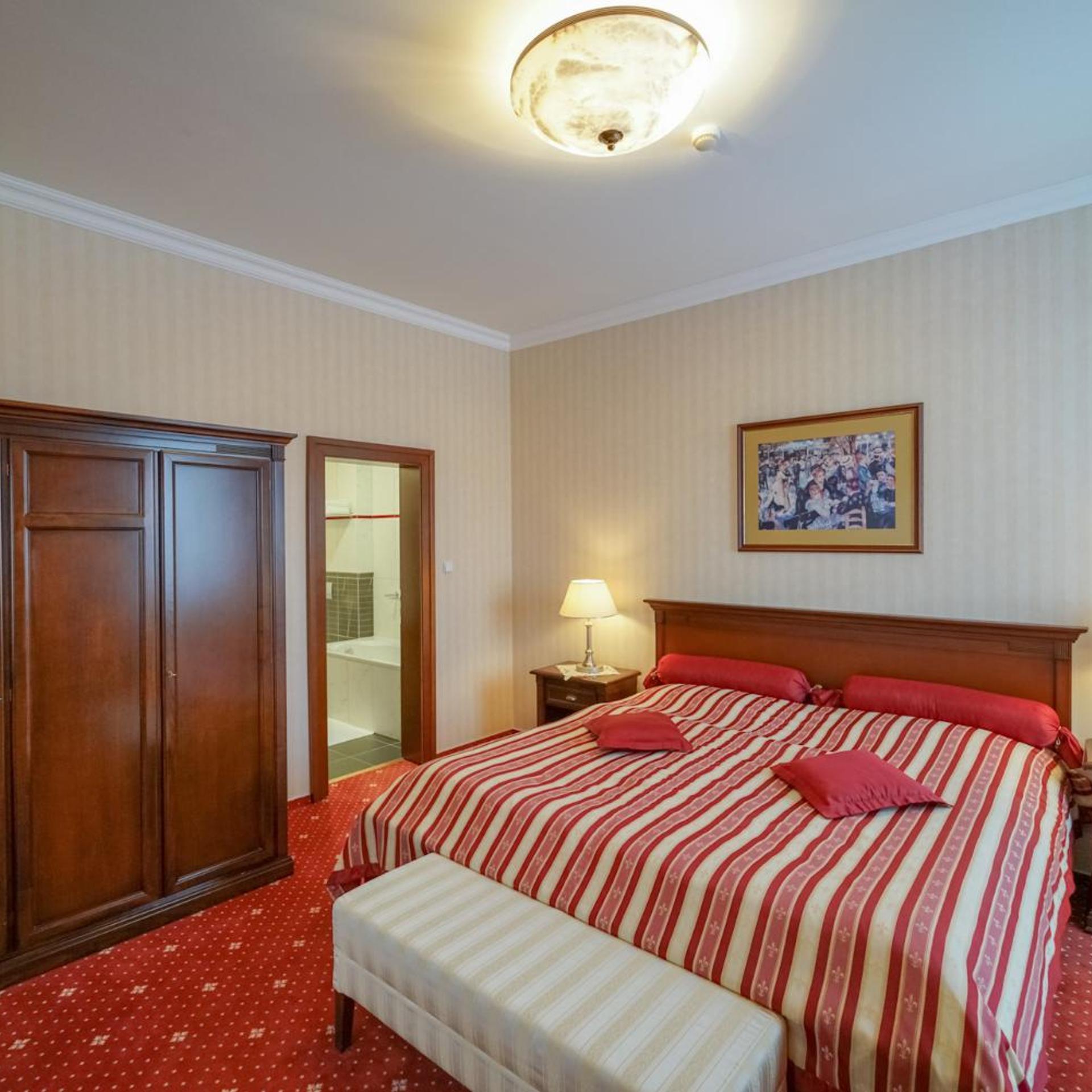 Grand, Deluxe, Suite, Valley View, Balcony