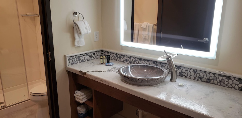 Bluff Dwellings Resort 26/67