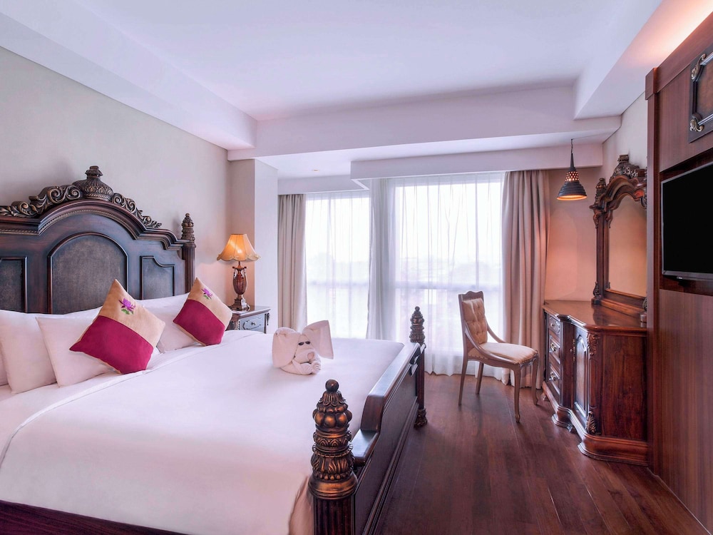 DELUXE, SUITE, KING BED