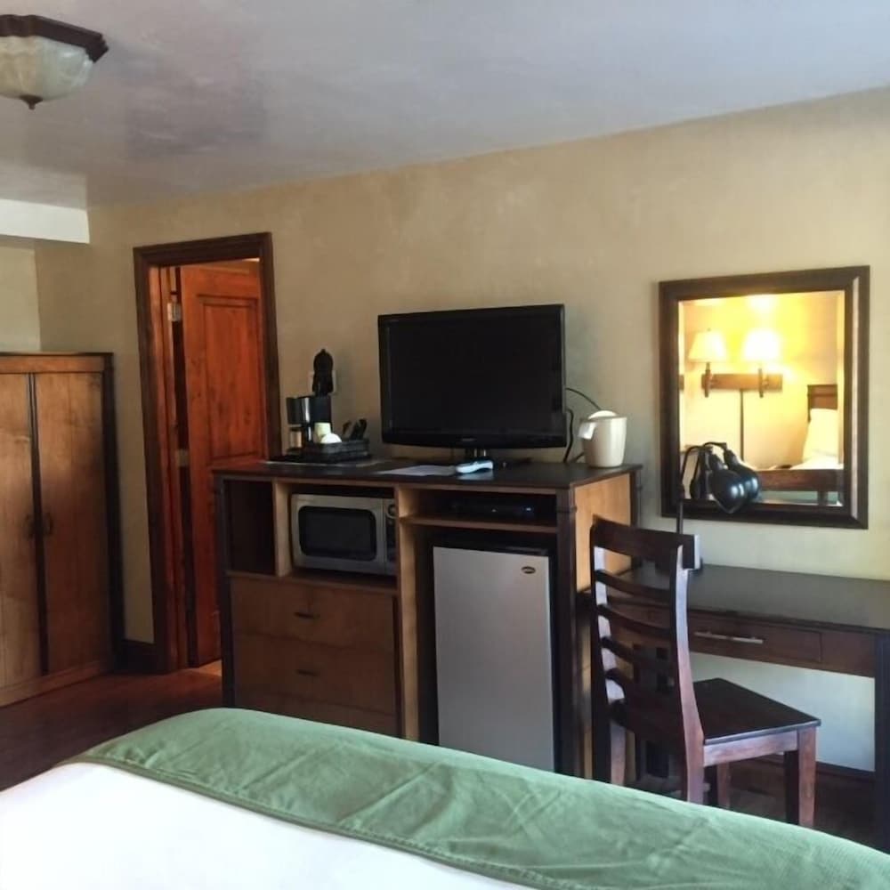 Backcountry Inn 14/24