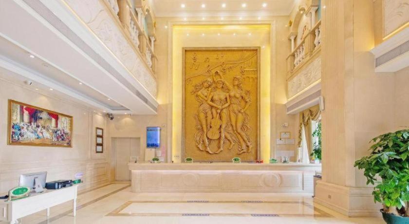 Vienna Hotel (Zhongshan Ancient Town Haizhou) 8/58