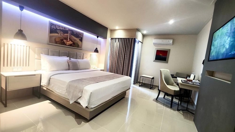NEW DELUXE, RESIDENCE