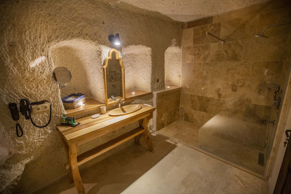 Nino Cave Suites 19/50