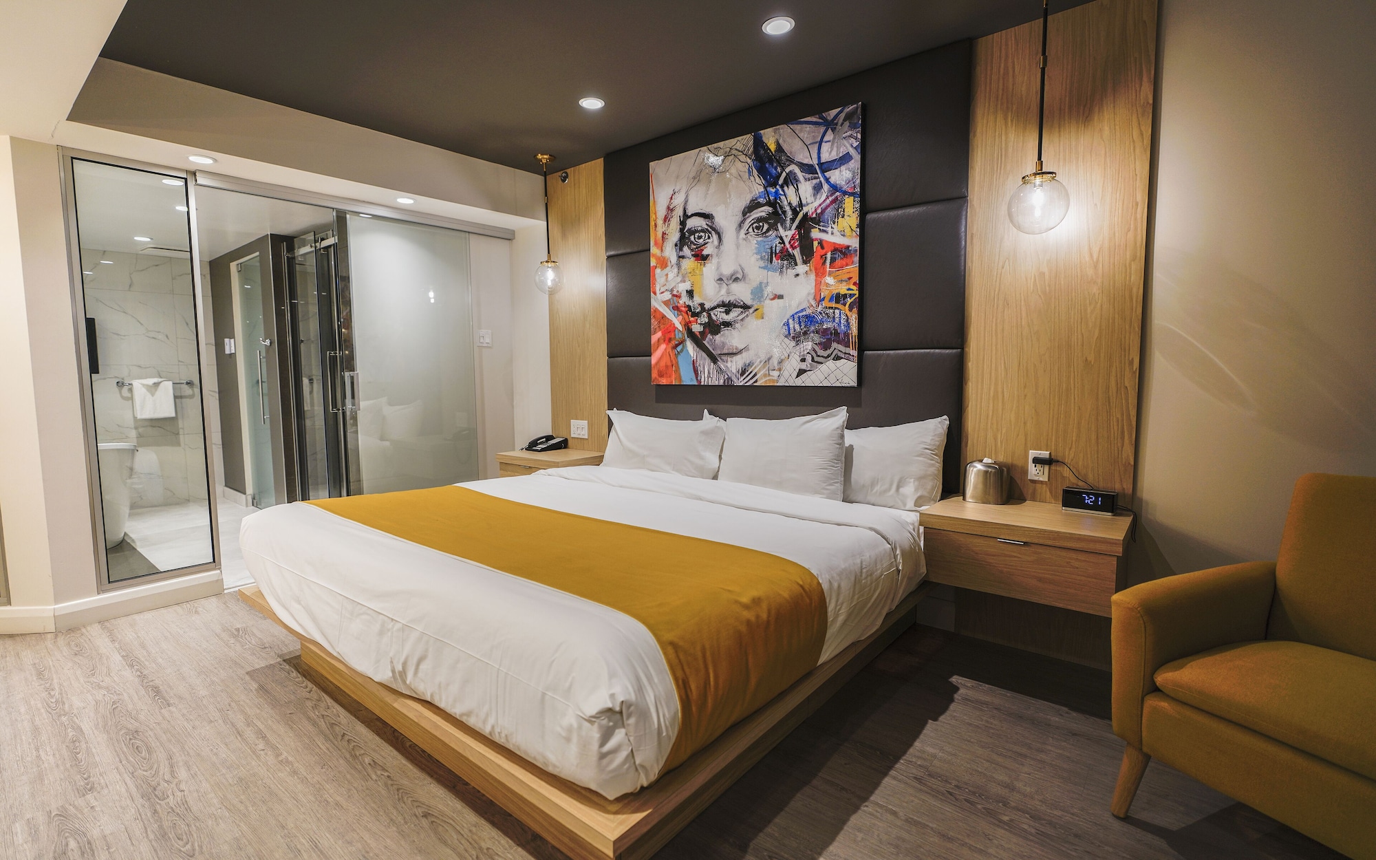Theme, Suite, Queen Bed, Sofa