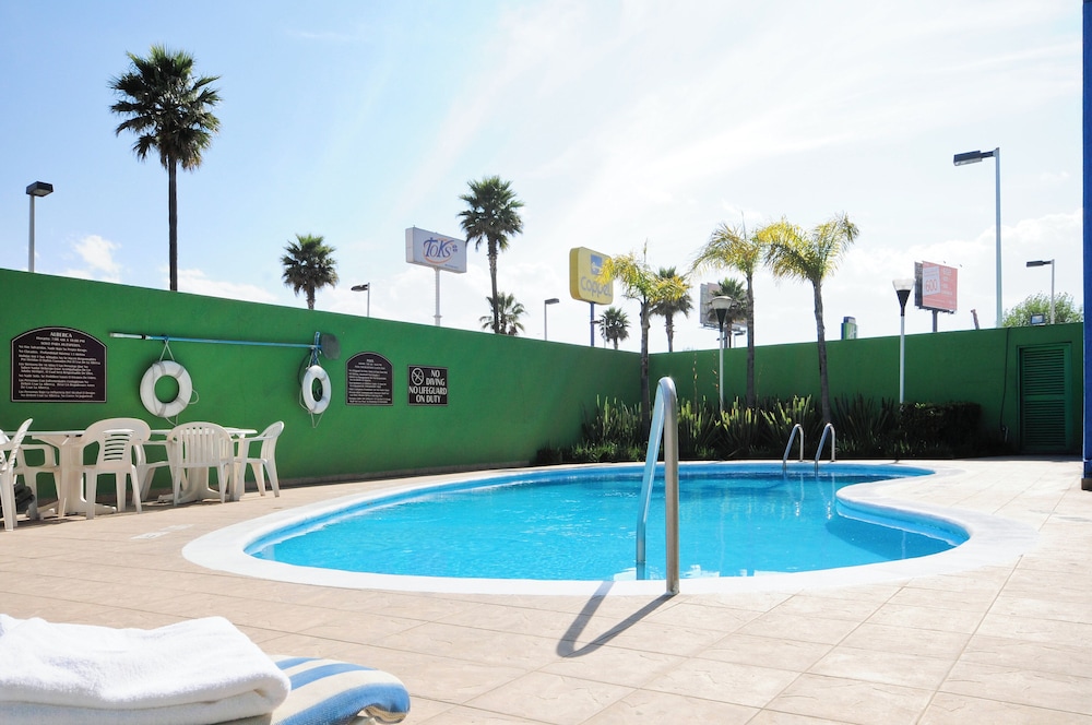 Holiday Inn Express Hotel and Suites Toluca Zona Aeropuerto 68/72