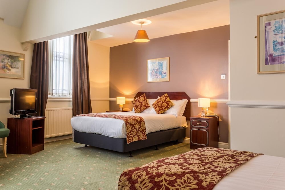 The County Hotel 26/62
