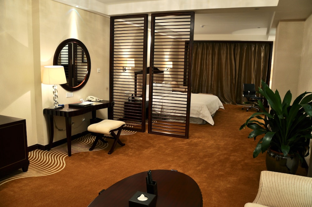 Country Garden Phoenix Hotel Changshou 38/54