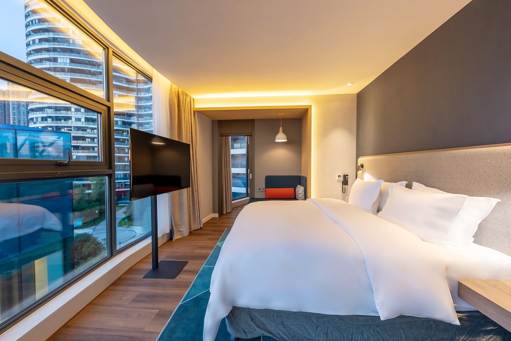 Holiday Inn Express Yichang Riverside 27/81