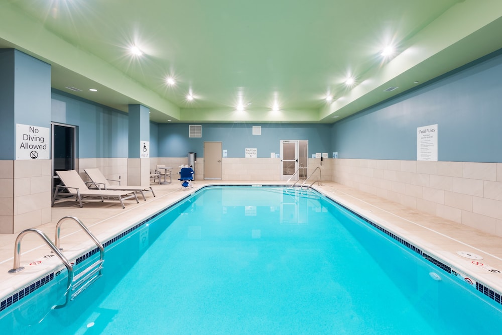 Holiday Inn Express Suites St Louis Chesterfield 22/46