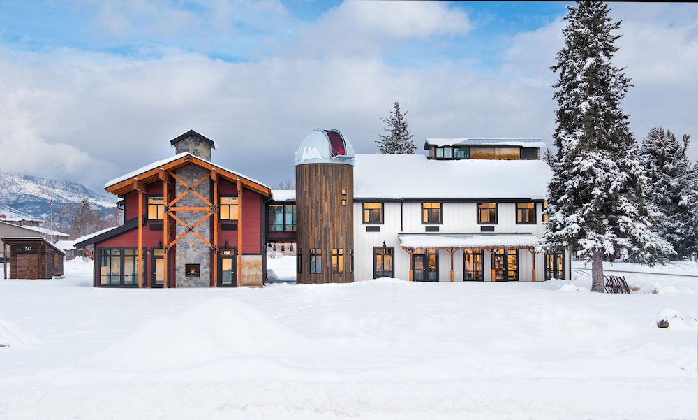 Compass Rose Lodge 1/25