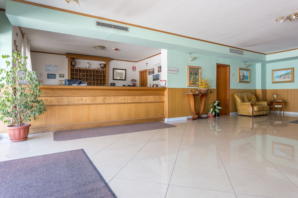 Hotel Plaza 7/50