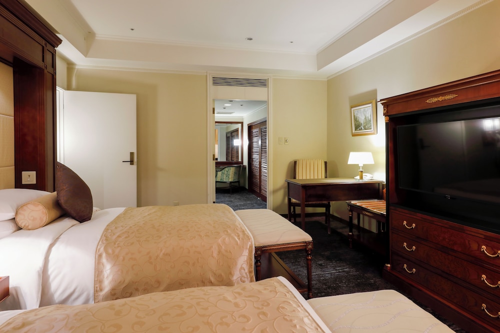 ROYAL, SUITE