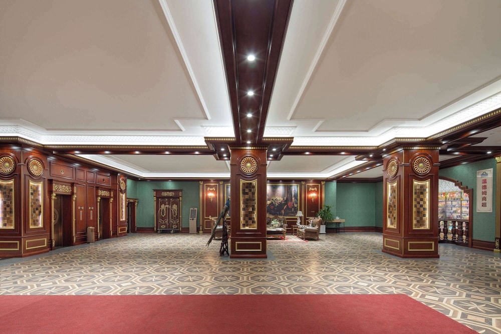 Days Hotel by Wyndham Harbin Qunli 6/23